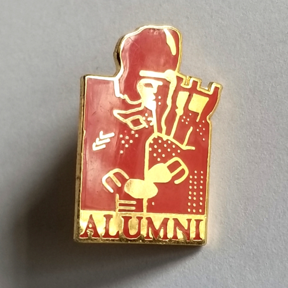 Alumni pin bagpiper red enamel Gold tone brooch Scotland Scottish